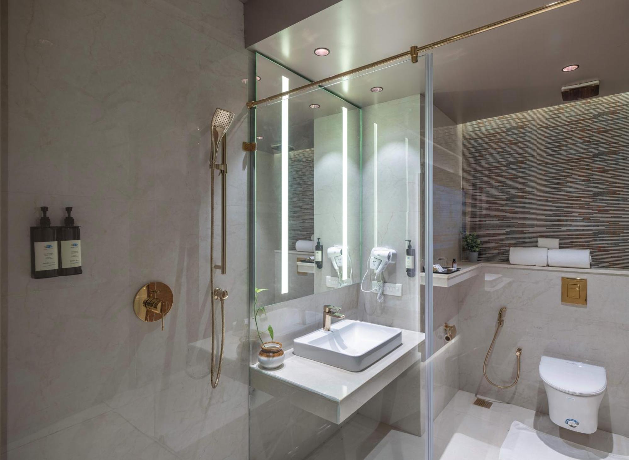 Uday Suites - The Airport Hotel Thiruvananthapuram Eksteriør billede