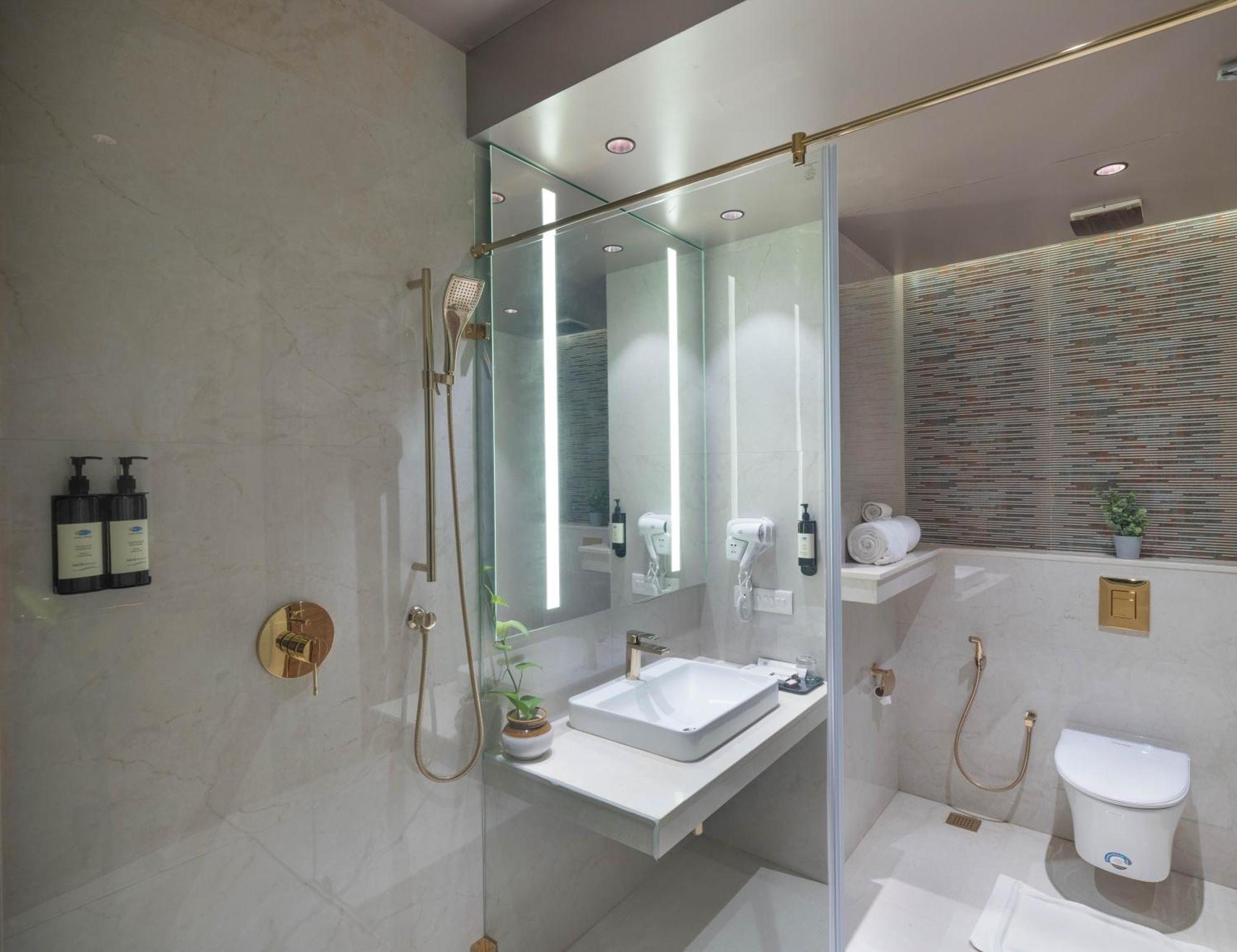 Uday Suites - The Airport Hotel Thiruvananthapuram Eksteriør billede